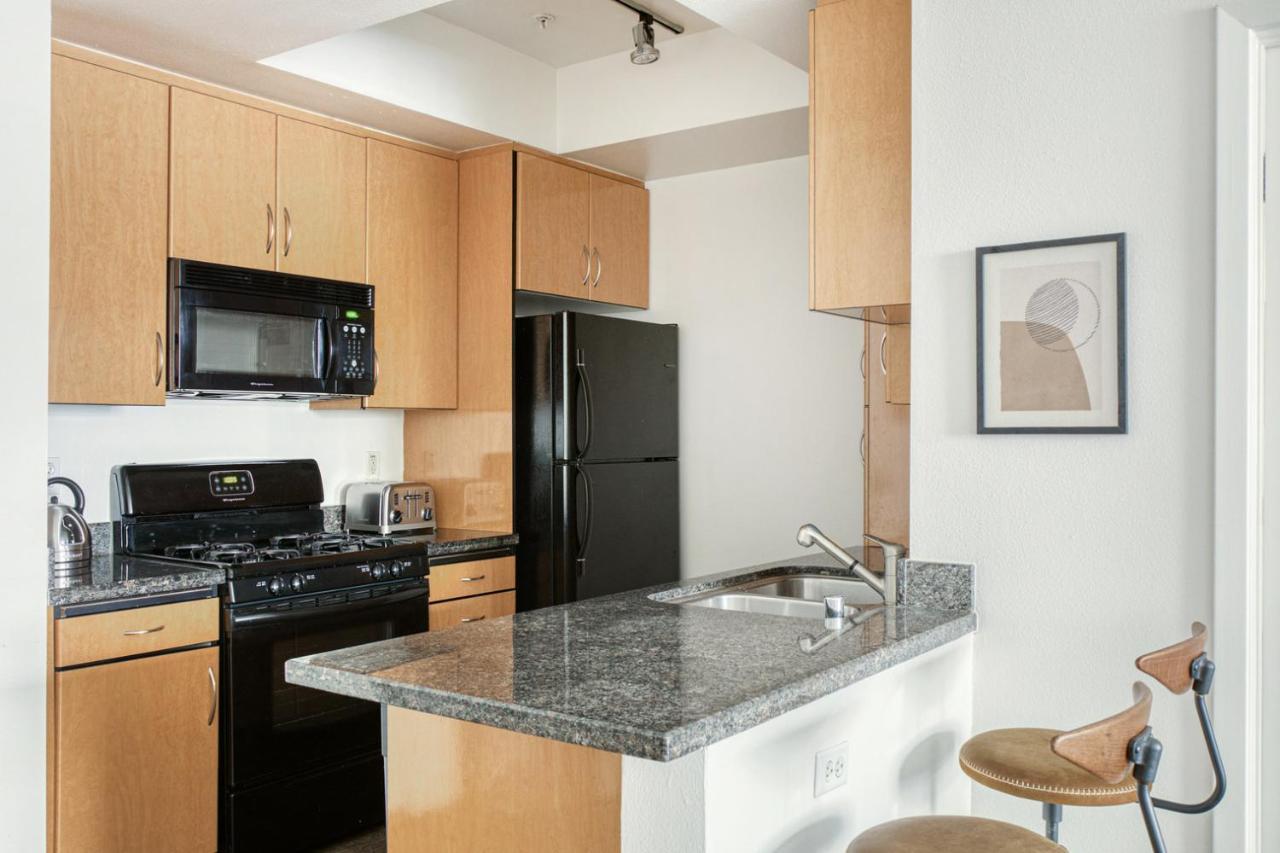 N Hollywood 1br W Pool Gym Nr Shops Lax-529 *