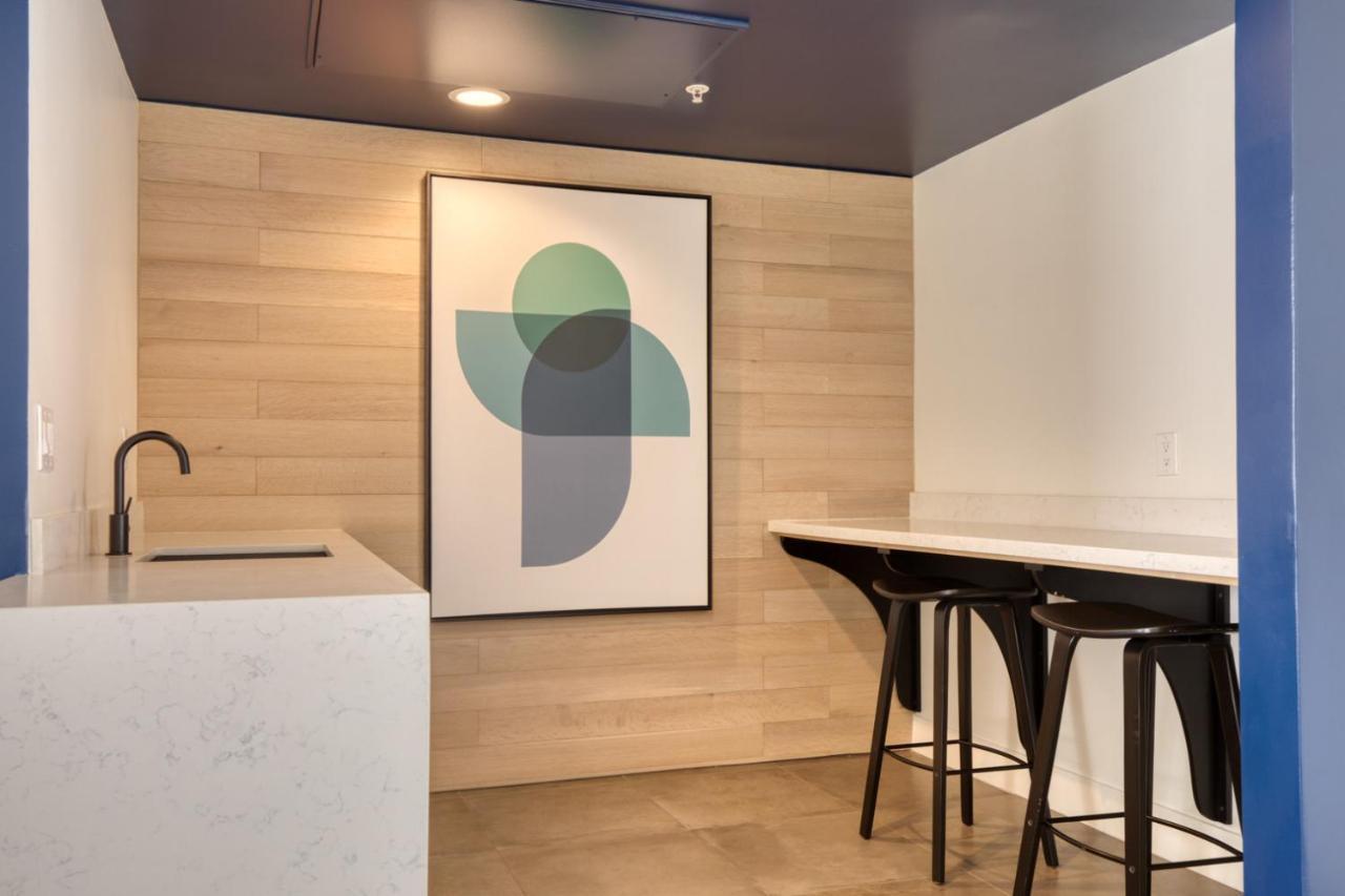 Apartment N Hollywood 1br W Pool Gym Nr Shops Lax-529 Los Angeles